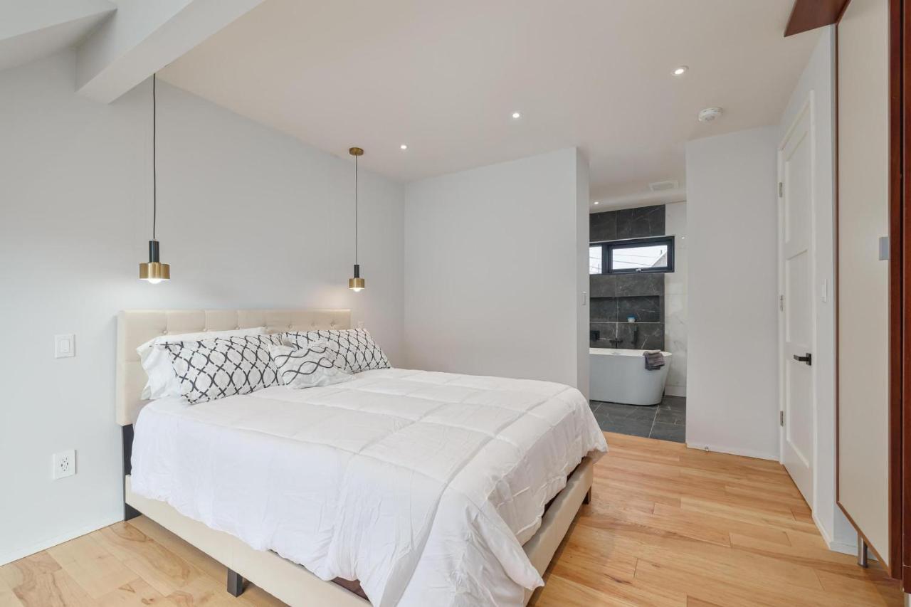 New Modern 1400 Sq Ft Coach House Near Everything Toronto Exterior foto