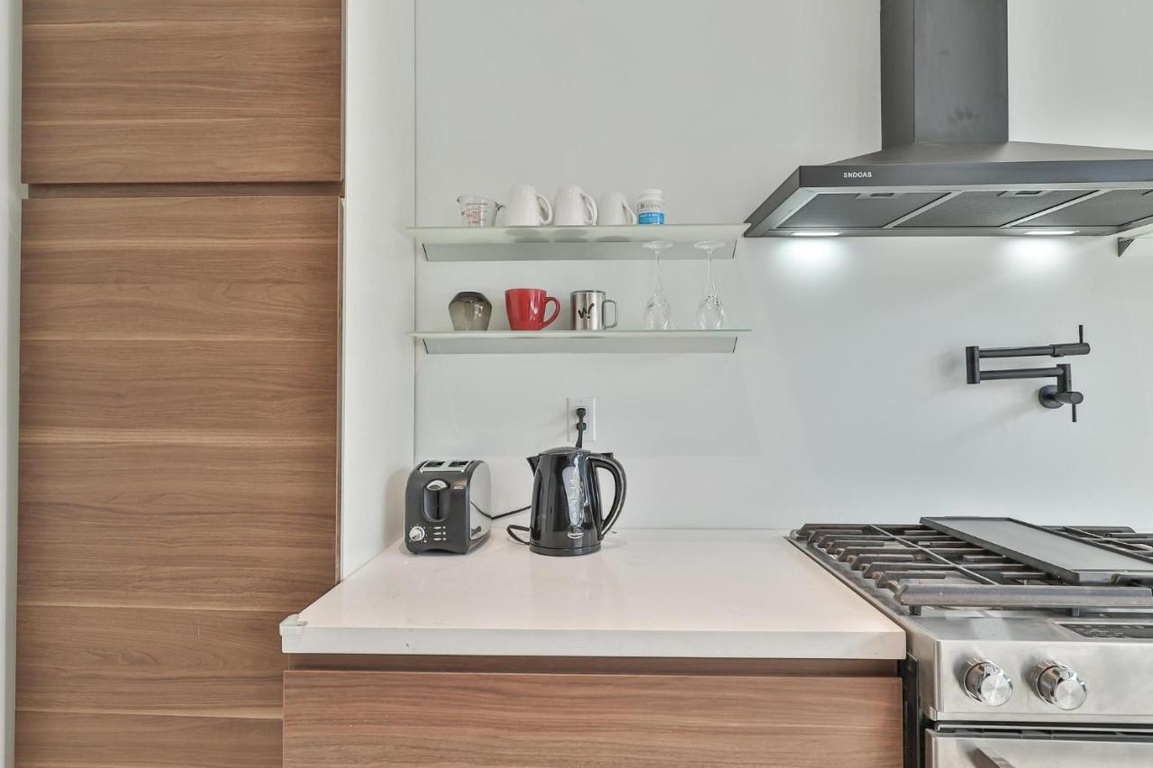 New Modern 1400 Sq Ft Coach House Near Everything Toronto Exterior foto
