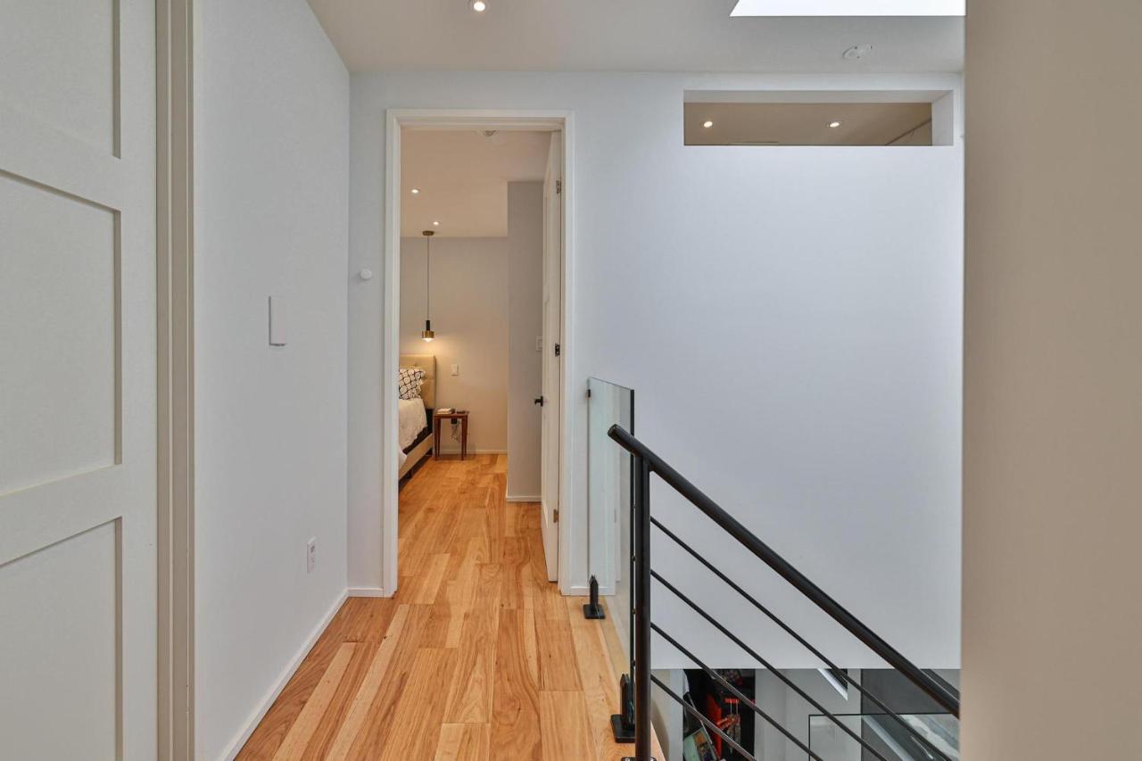 New Modern 1400 Sq Ft Coach House Near Everything Toronto Exterior foto